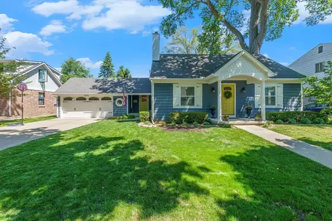 10814 Borgman Ave, Huntington Woods, MI 48070