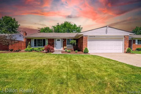 39070 Allen St, Livonia, MI 48154