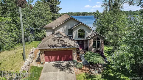 4023 Cordley Lake Rd, Pinckney, MI 48169