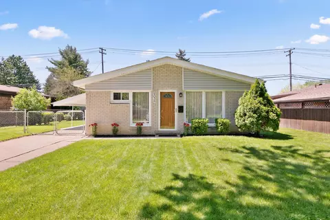 9036 Mason St, Taylor, MI 48180