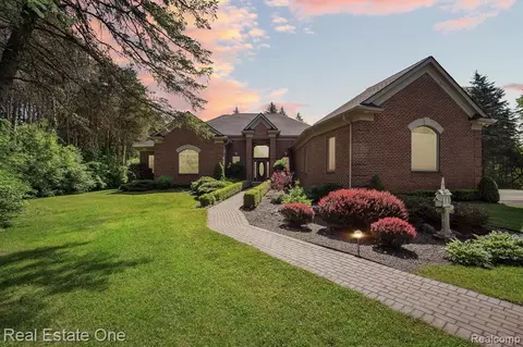 214 Gulley Rd, Howell, MI 48843