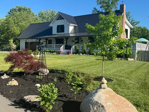 5910 Sherwood Rd, Brandon, MI 48371