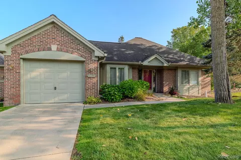 2382 Magnolia Crt Ct #1, Farmington Hills, MI 48336