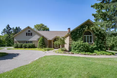 825 Markwood Dr, Addison, MI 48370