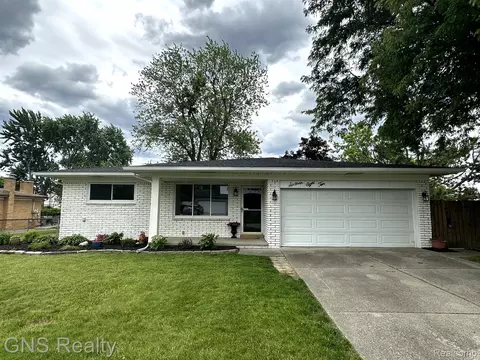 16810 Tremlett Dr, Clinton Township, MI 48035