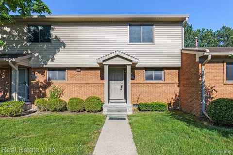 3694 Old Creek Rd, Troy, MI 48084