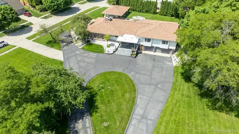 5309 18 12 Mile Rd, Sterling Heights, MI 48314