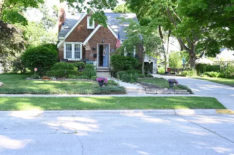 232 Roland St, Belleville, MI 48111