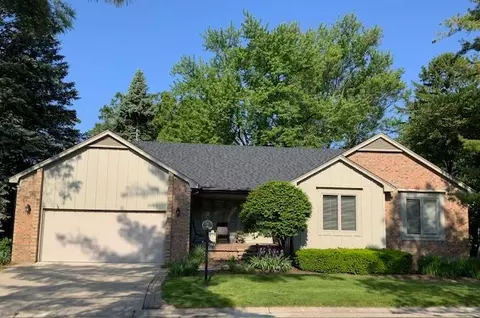 995 Stratford Plc Pl, Bloomfield Hills, MI 48304
