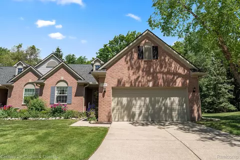 3389 Dewdrop Ln, Genoa, MI 48843