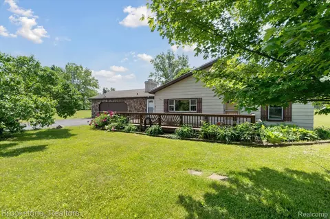 1640 E Taylor Rd W, Auburn Hills, MI 48326