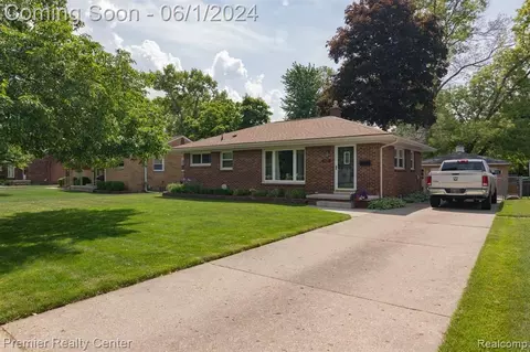 405 Crystal St, Milford, MI 48381