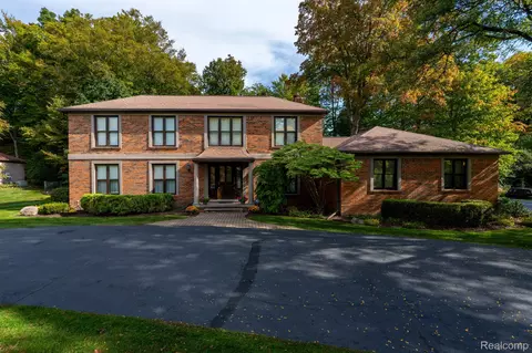 28400 Danvers Ct, Farmington Hills, MI 48334