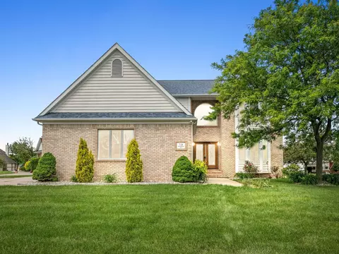 719 Morningside Dr, Grand Blanc, MI 48439