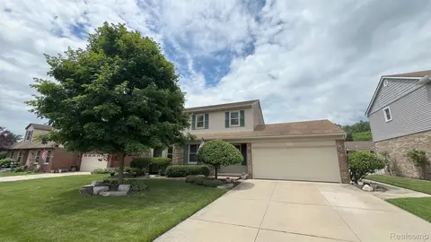 15933 Swathmore Ln, Livonia, MI 48154