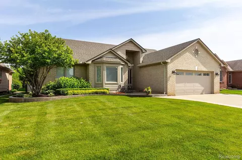 17441 Shinnecock Dr, Macomb, MI 48042