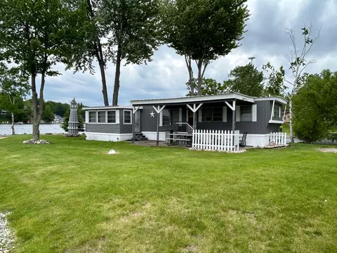 629 N Crooked Lake Dr, Garfield, MI 48632