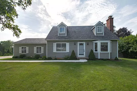 2961 Sun Terrace Dr, Hartland, MI 48353