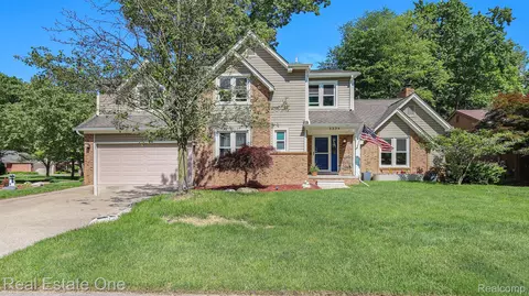 5334 Cloister Dr, Troy, MI 48085