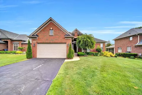 7336 Pine Vista Dr, Genoa, MI 48116