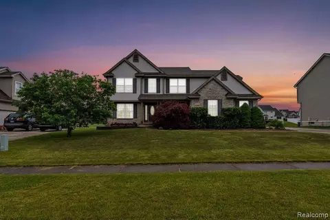 6300 Lismore Cir, Grand Blanc, MI 48439