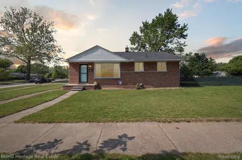 36740 Richland St, Livonia, MI 48150