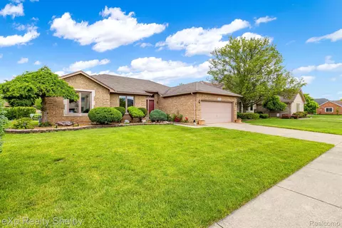 15755 Custer Dr, Macomb, MI 48042
