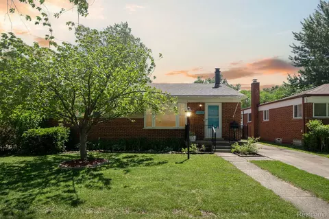 1616 Fontaine Ave, Madison Heights, MI 48071