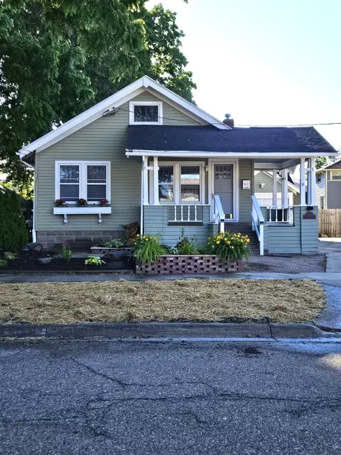 108 N Beech St, Flushing, MI 48433