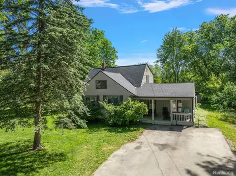 807 Willard Ave, Rochester Hills, MI 48307