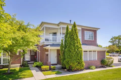 6701 Boulder Pointe Dr, Washington, MI 48094