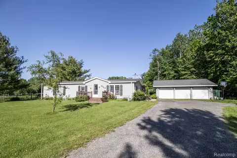 9356 Nichols Rd, Montrose, MI 48457