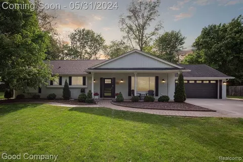 5332 Van Ness Dr, Bloomfield Hills, MI 48302