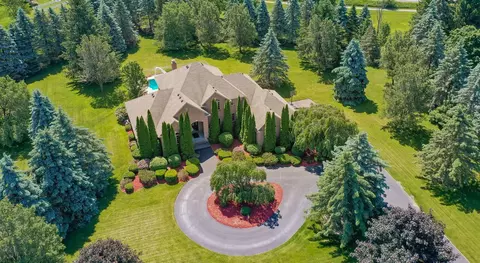 785 Shrewsbury Dr, Orion, MI 48348