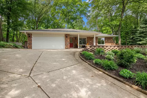 1962 Sherlynn Dr, Brighton, MI 48114