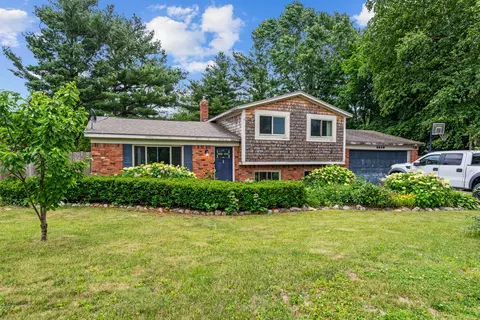 3518 Heritage Farms Dr, Highland, MI 48356