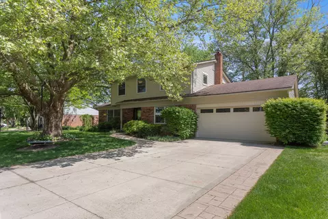 1601 Hunters Ridge Dr, Bloomfield Hills, MI 48304