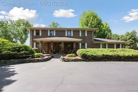 45225 Sunrise Ln, Belleville, MI 48111
