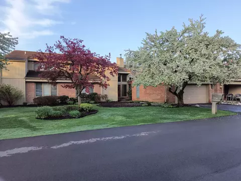 36748 Tanglewood Ln, Farmington Hills, MI 48331