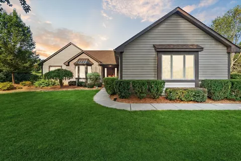 6799 High Pine Dr, Springfield, MI 48350