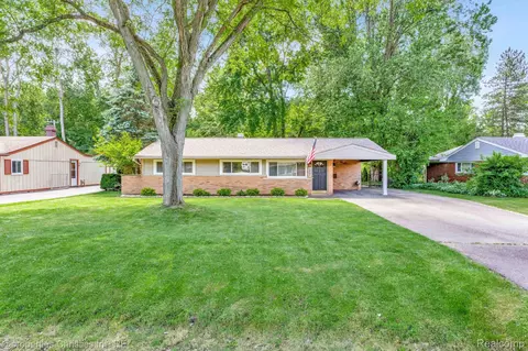 2685 Littletell Ave, West Bloomfield, MI 48324