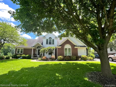 4952 Stillmeadow Dr, Genoa, MI 48843