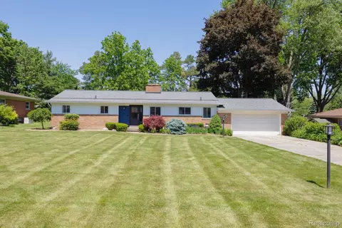 160 Montmorency Rd, Rochester Hills, MI 48307