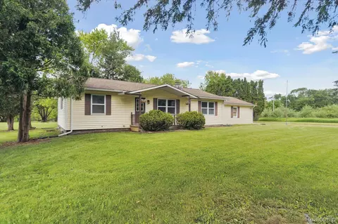 26727 N Dixboro Rd, Green Oak, MI 48178