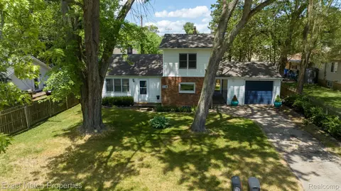 118 Cardinal St, Commerce, MI 48382