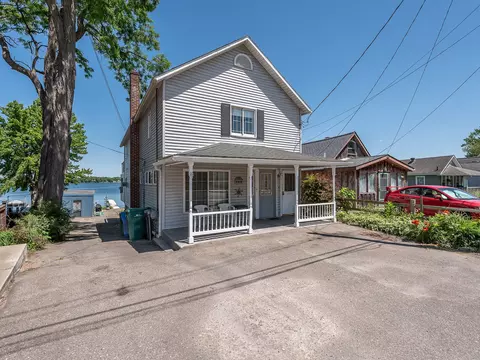 9518 Main St, Northfield, MI 48189