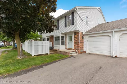 42255 Old Pond Cir, Plymouth, MI 48170