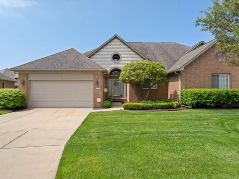33874 Au Sable Dr, Chesterfield, MI 48047