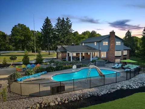1372 W Drahner Rd, Oxford, MI 48371