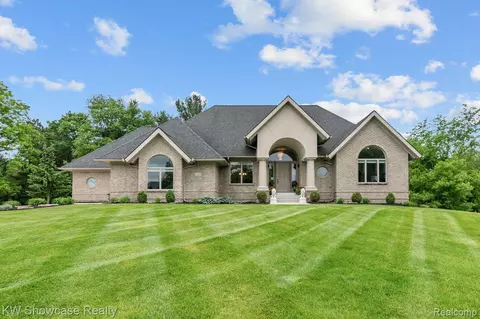 1458 Anchor Ln, Highland, MI 48356